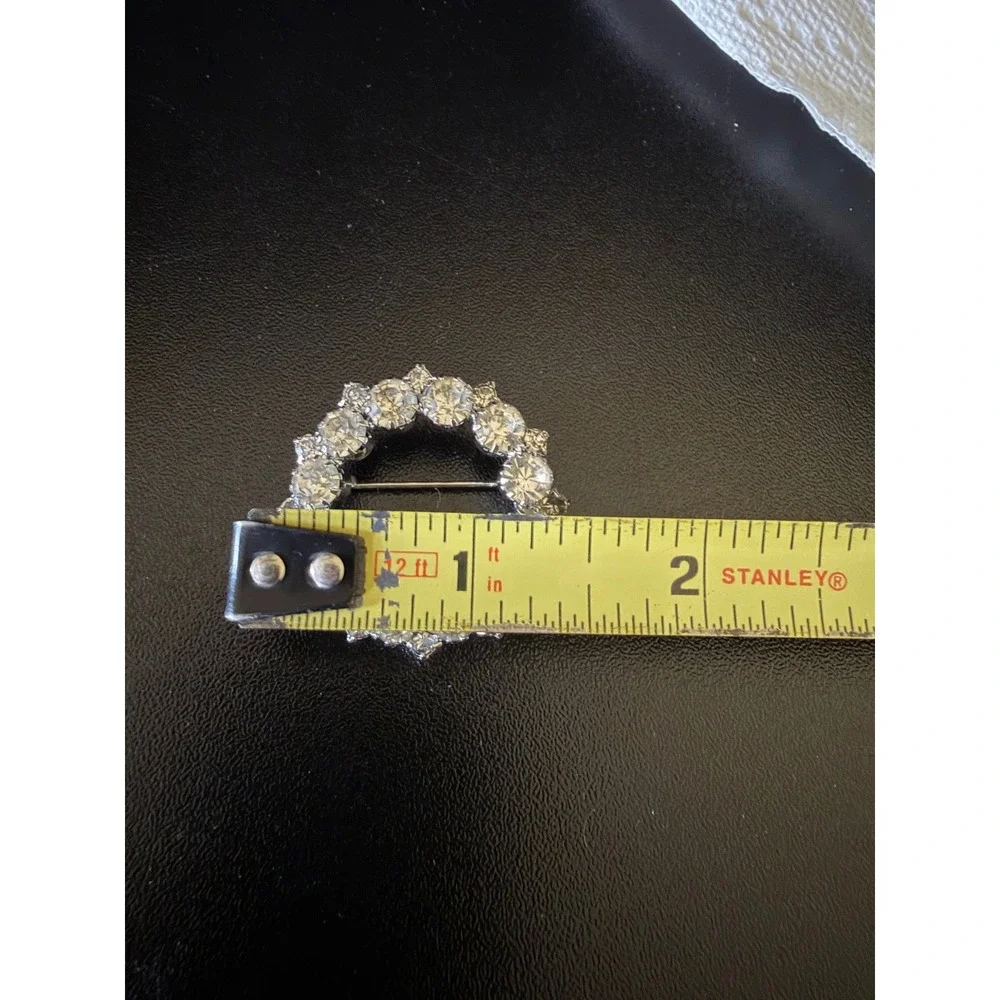 Vintage Silver Tone Clear Rhinestone Wreath Circle Brooch Pin Elegant Sparkling